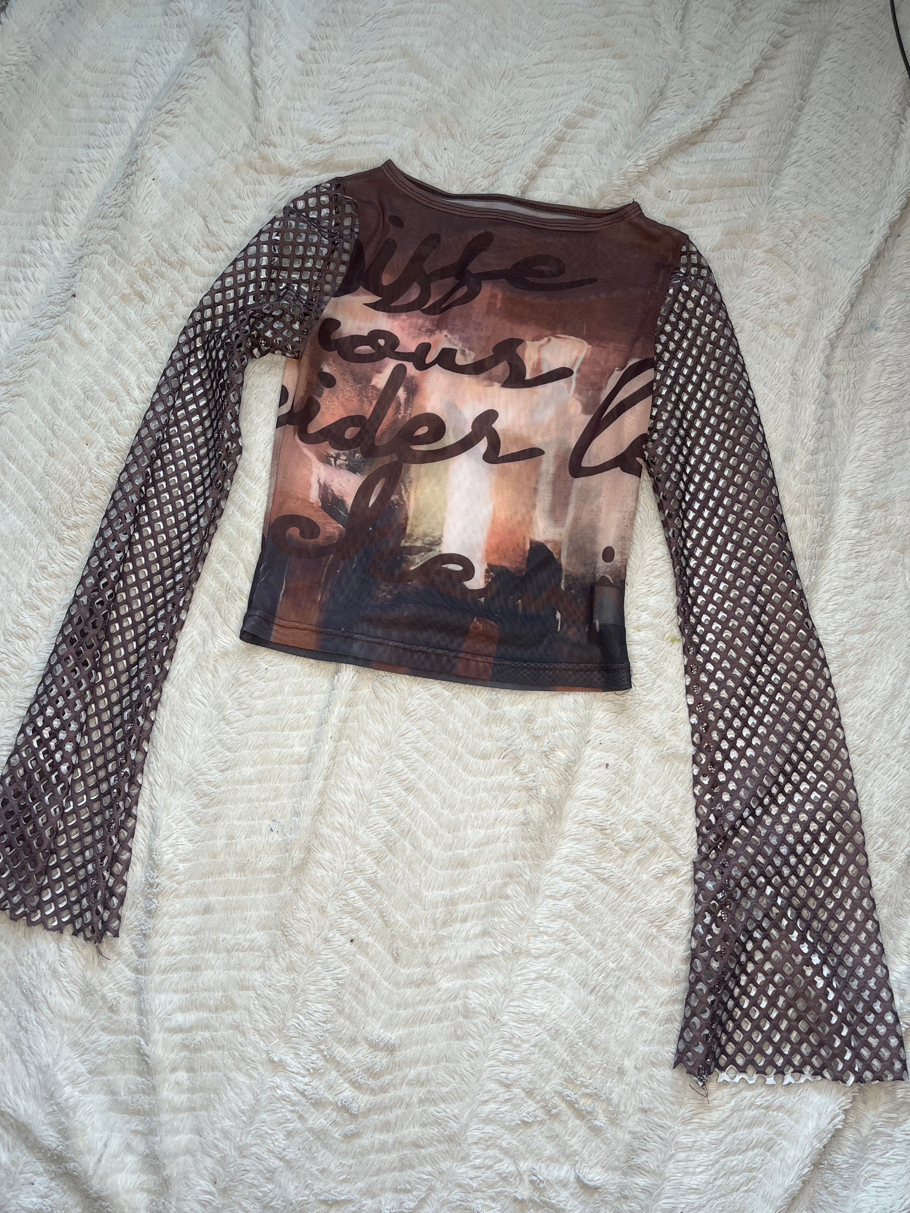 Graphic mesh & net crop top “Medium
