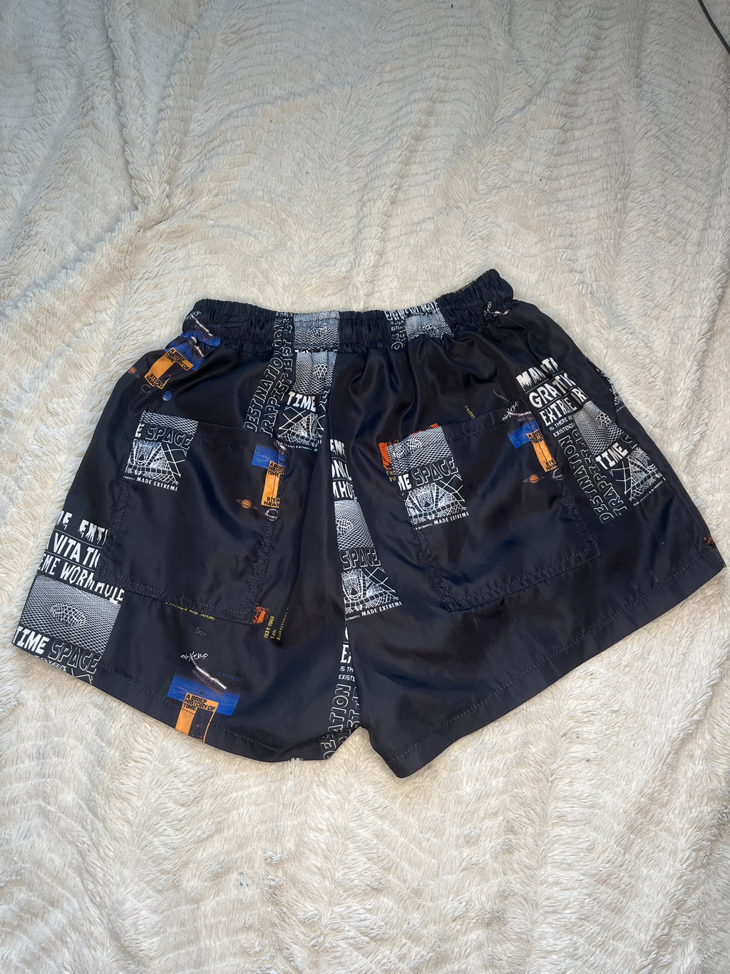 Graphic space shorts “Medium”