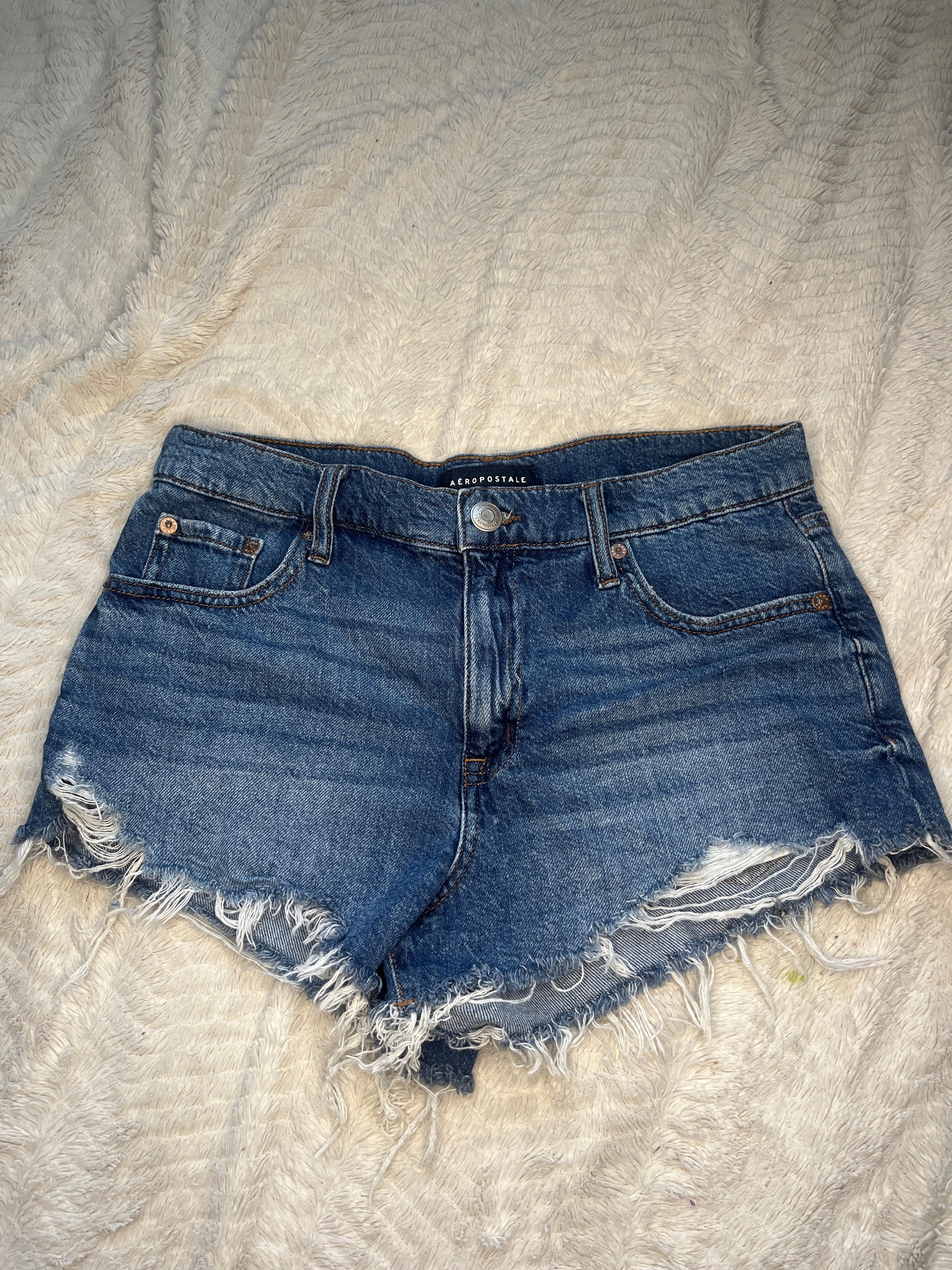“Aeropostale” denim booty shorts “Size 6”