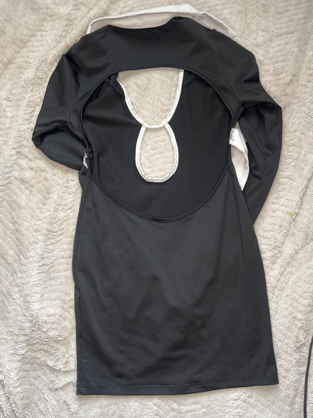 It’s cute it ties in the back “Medium”