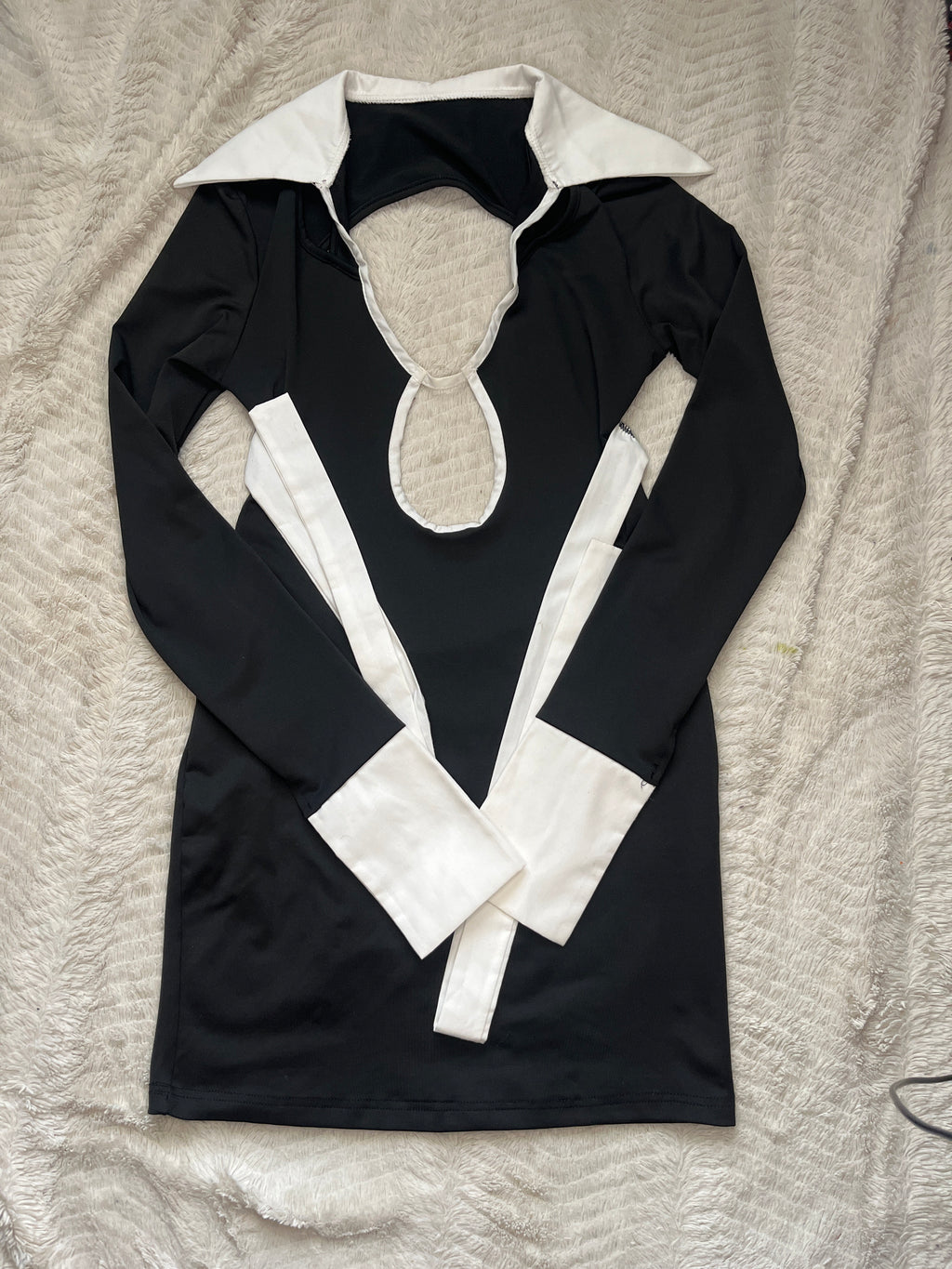 It’s cute it ties in the back “Medium”