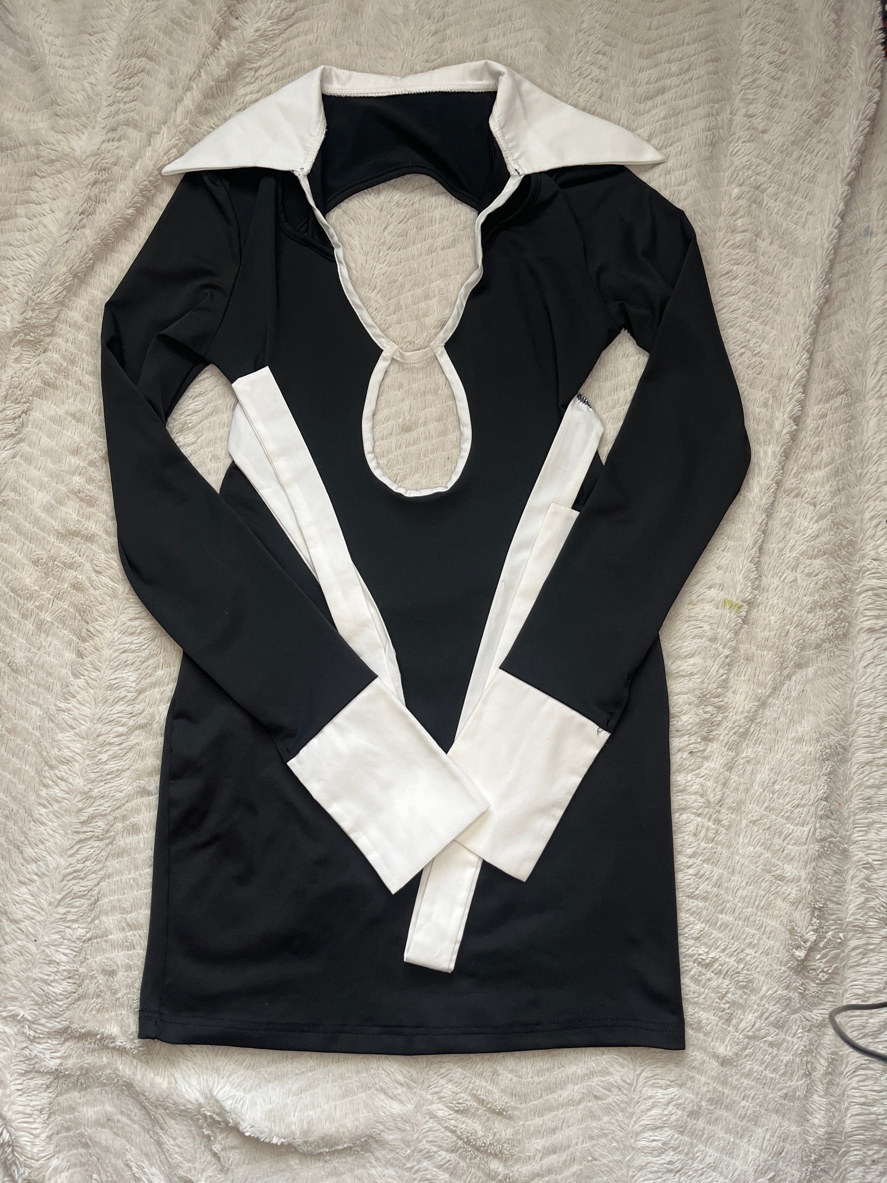 It’s cute it ties in the back “Medium”