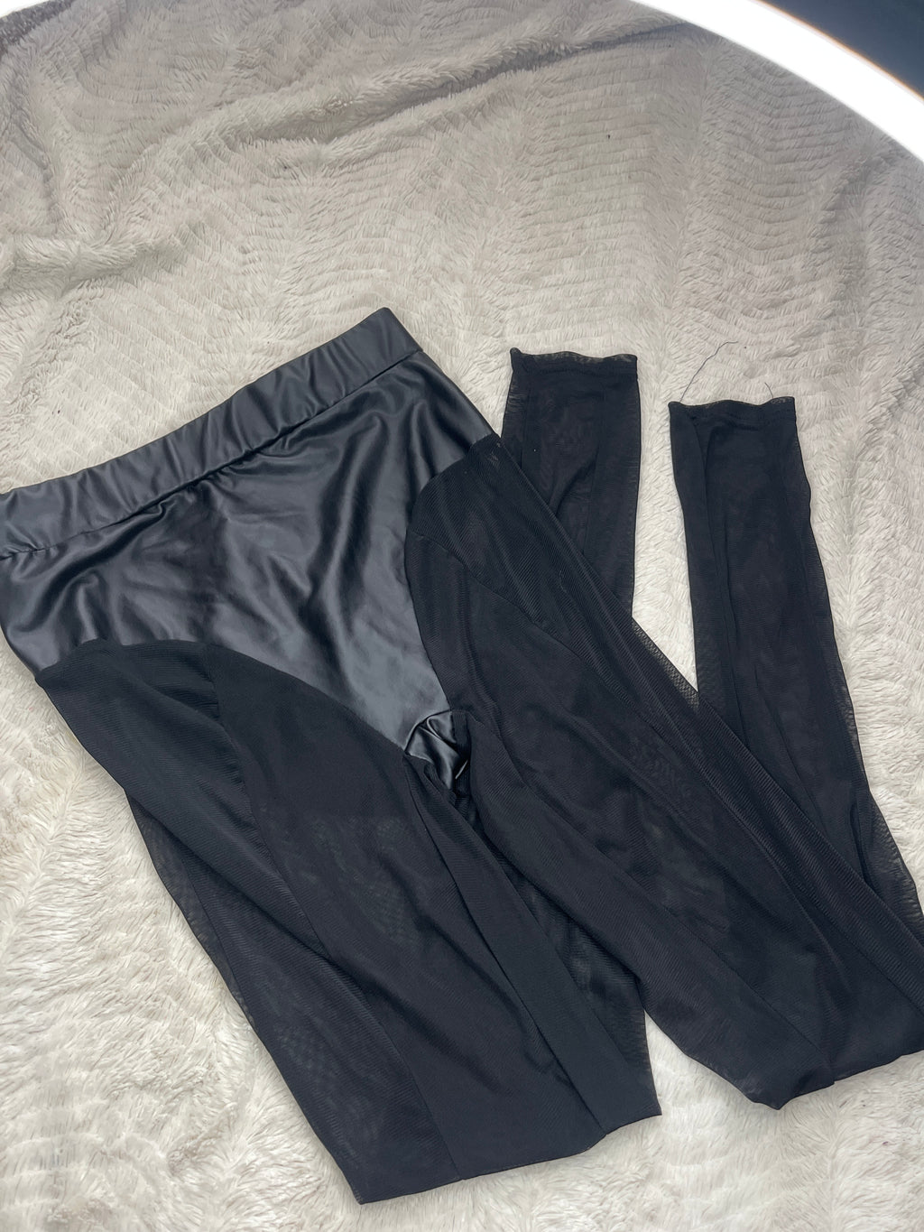 Mesh tight pleather covering “Medium