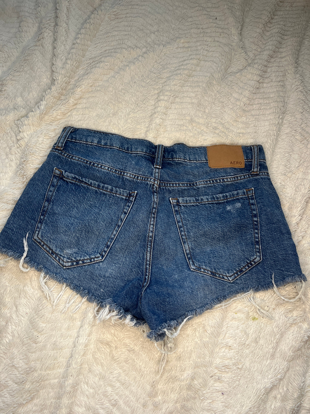 “Aeropostale” denim booty shorts “Size 6”