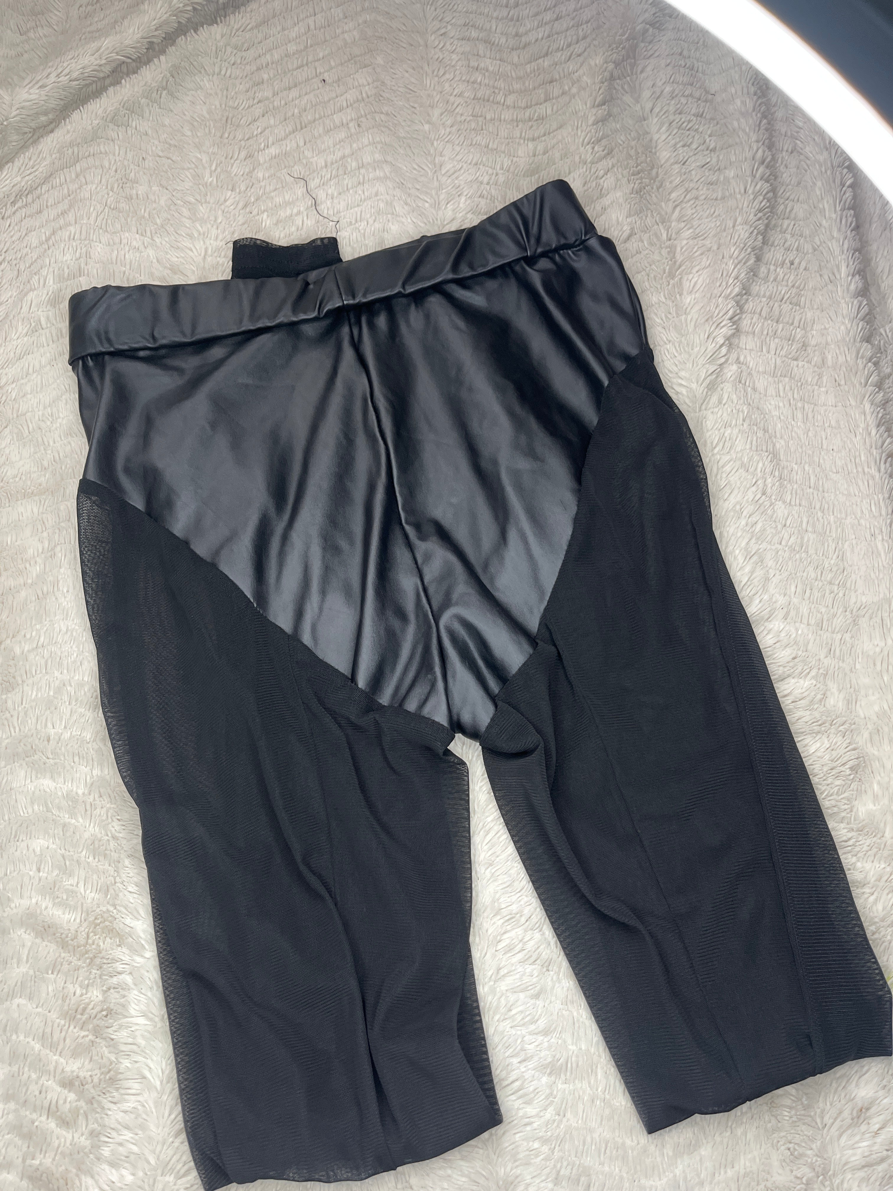 Mesh tight pleather covering “Medium