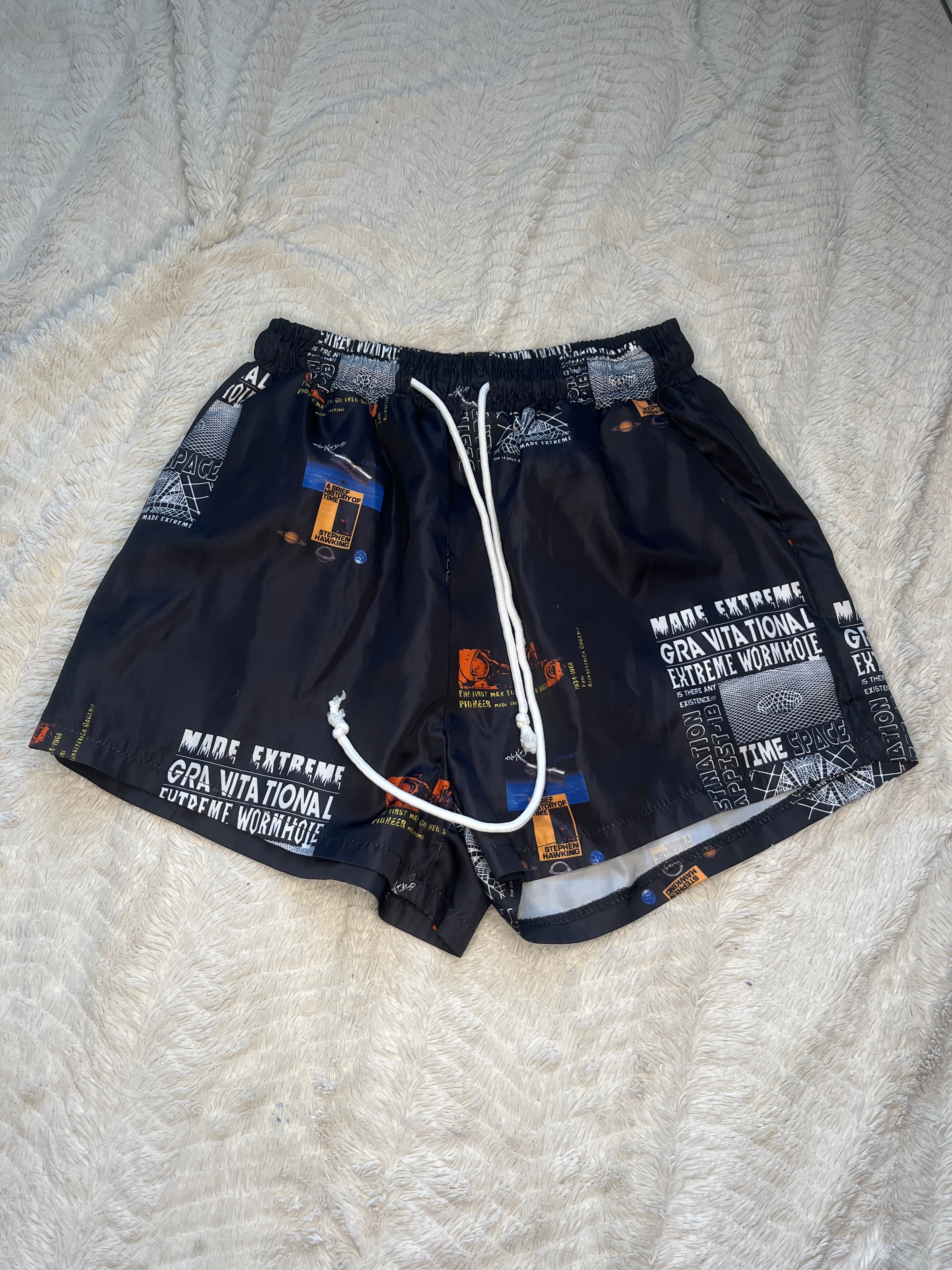Graphic space shorts “Medium”